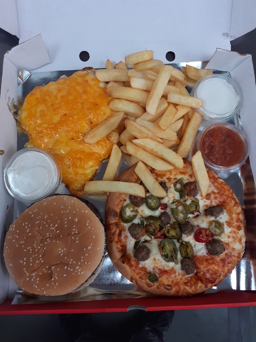 Roosters Pizzeria And Pamasan House Photos 9