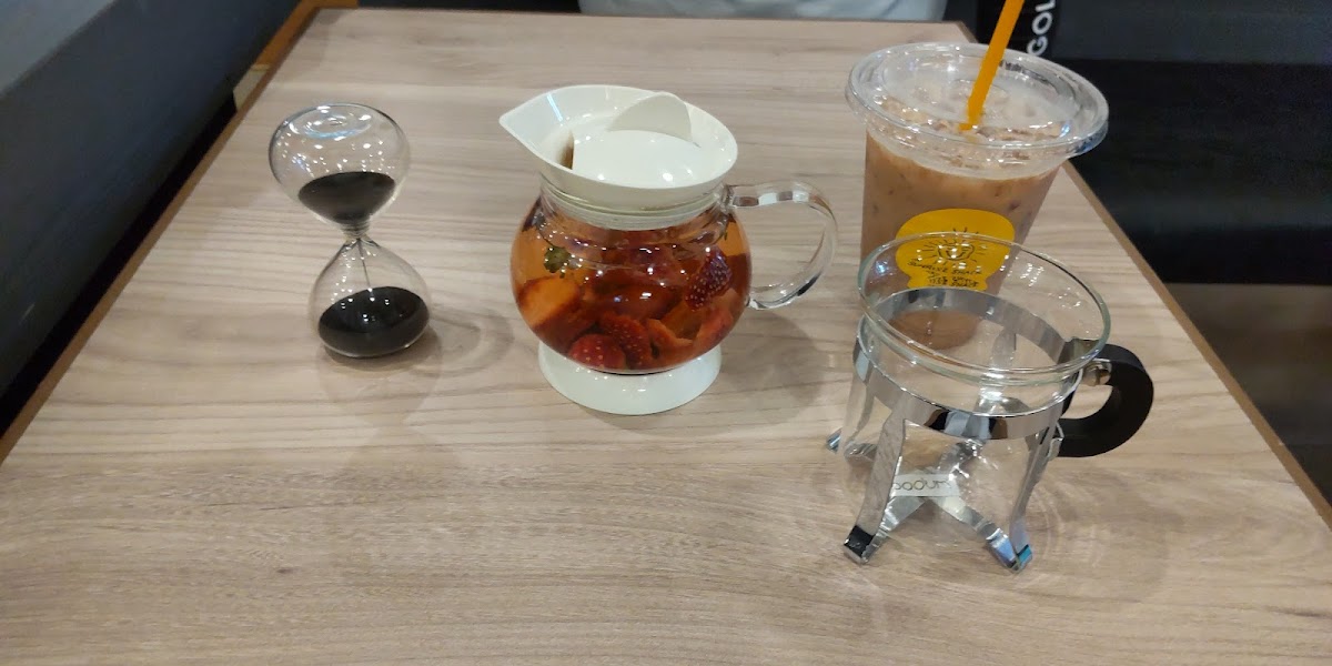 Roundabout Cafe Photos 9
