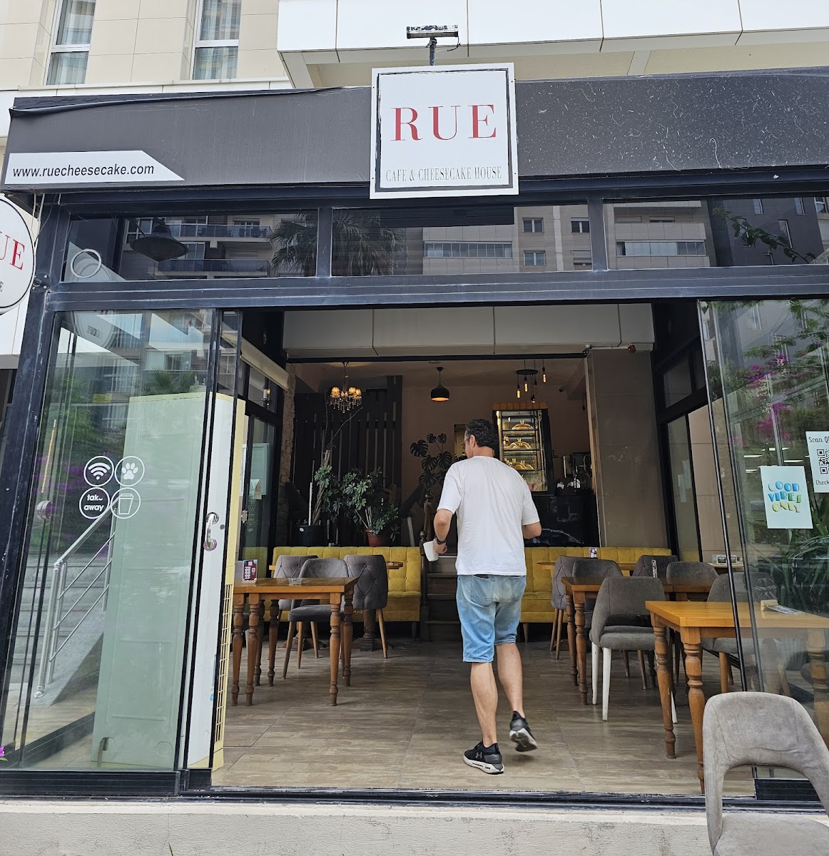 Rue Cafe & Cheesecake House Photos 2