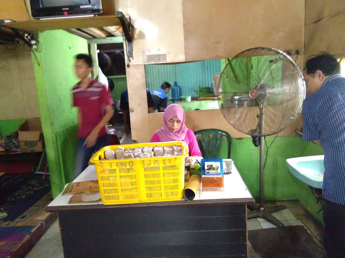 Rumah Makan Sari Laut De Lia
