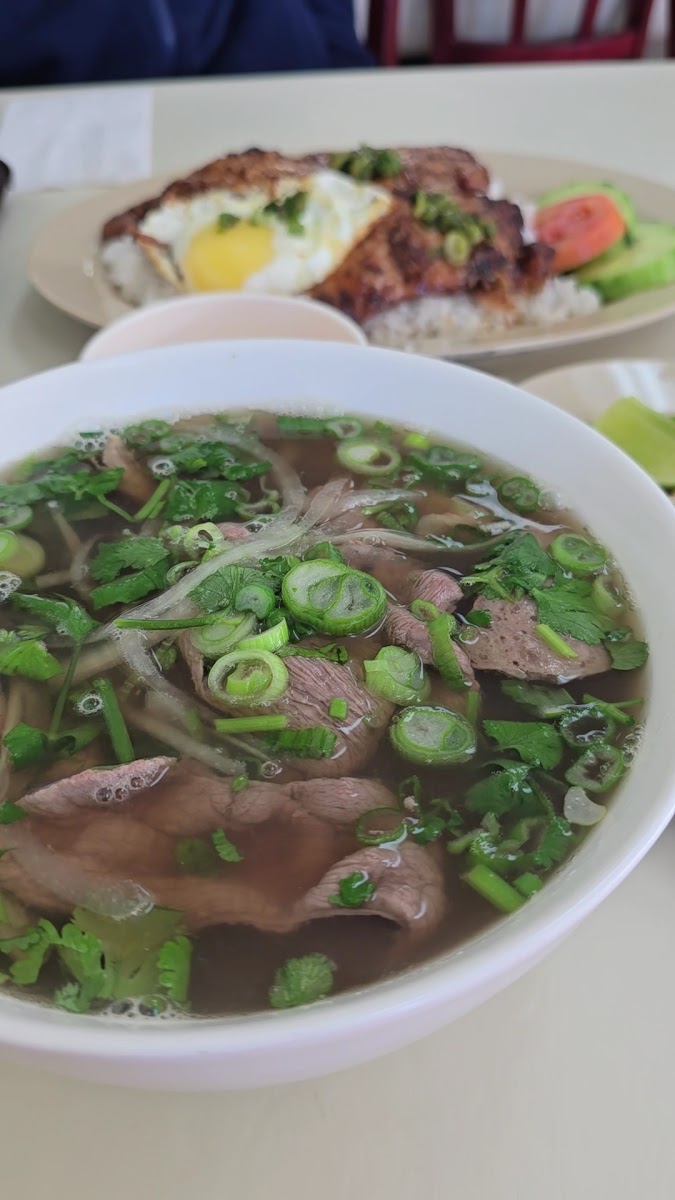 Saigon Chef 2 (Chestermere) Photos 9