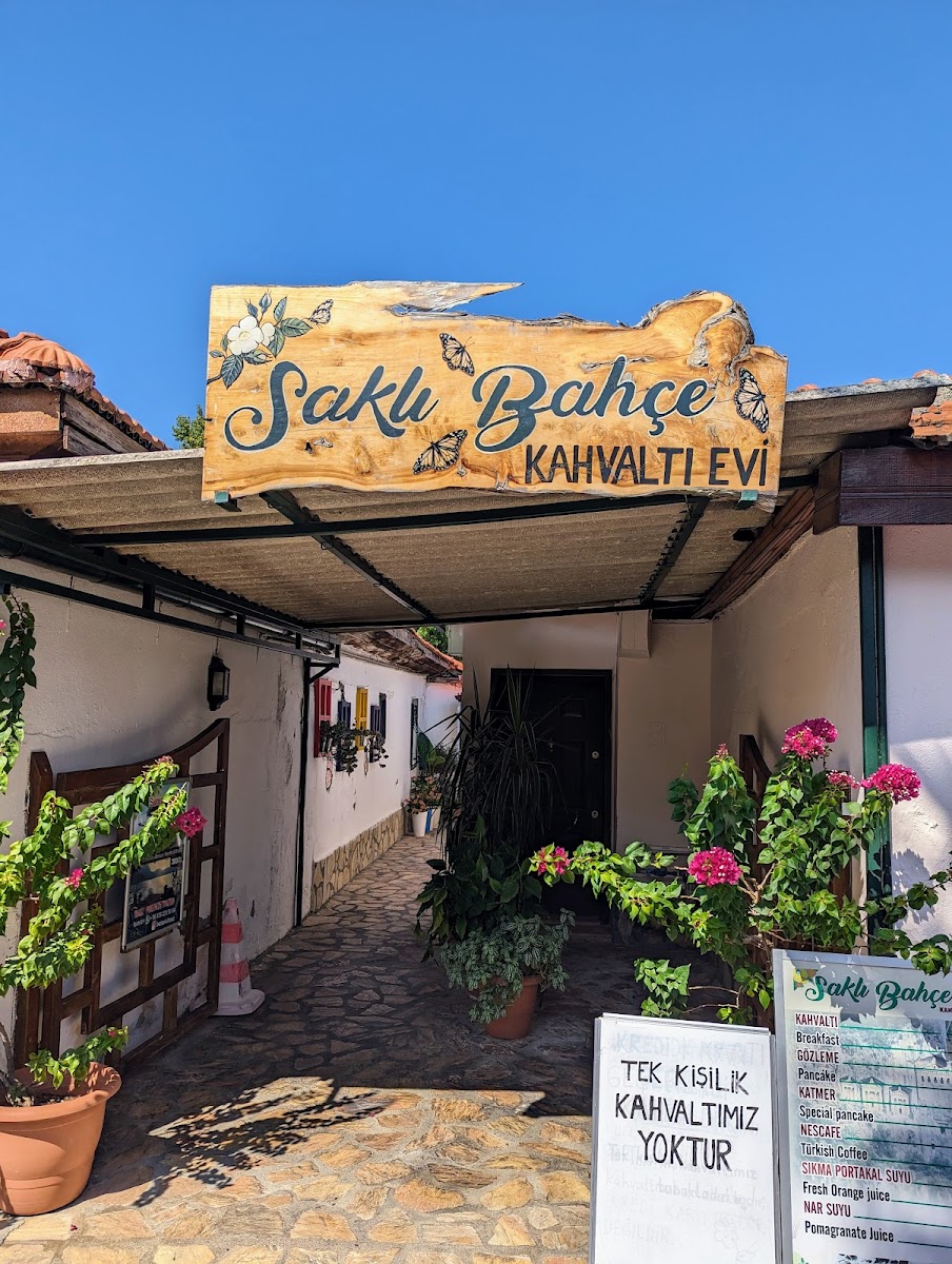 Sakli Bahce Kahvalti Ve Cay Bahcesi / Breakfast And Tea Garden
