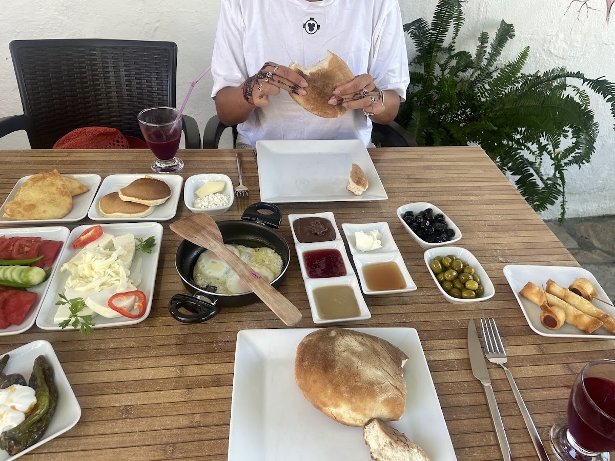 Sakli Bahce Kahvalti Ve Cay Bahcesi / Breakfast And Tea Garden Photos 2