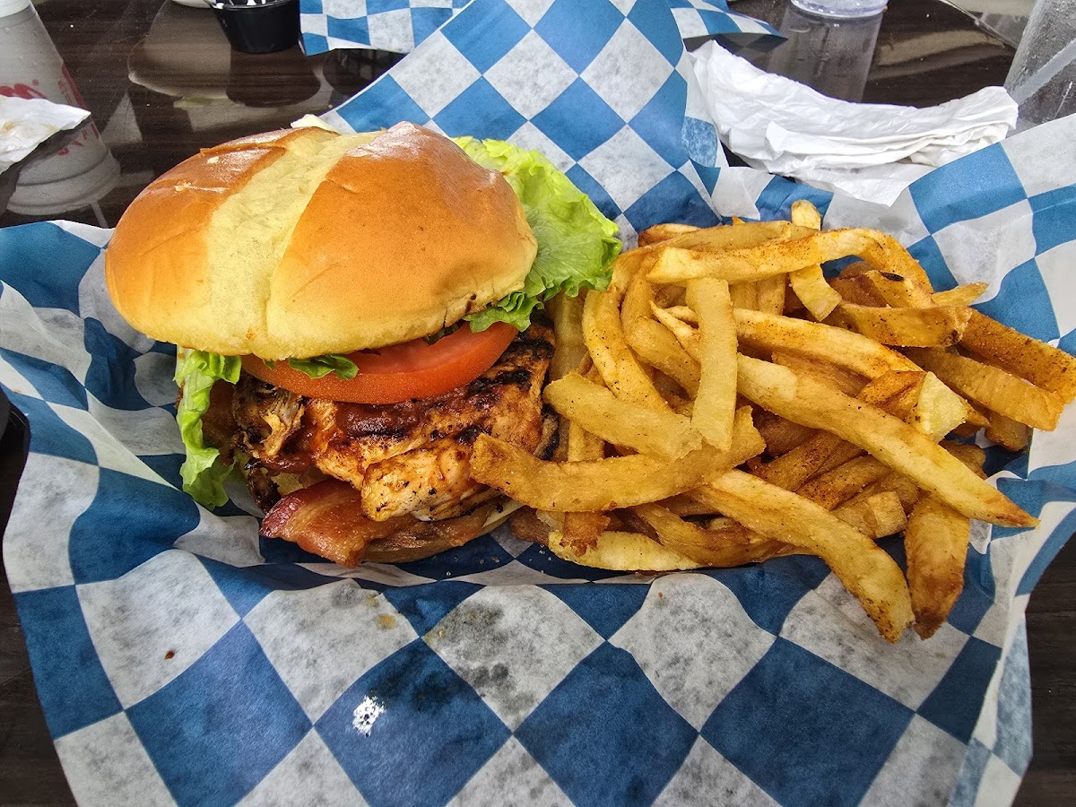 Schooner’S Waterfront Grille Photos 2