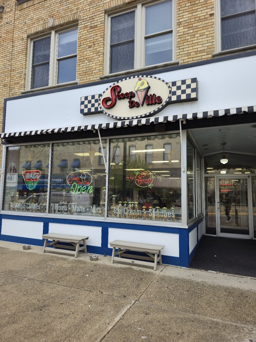 Scoop De Ville Ice Cream Shop Photos 2