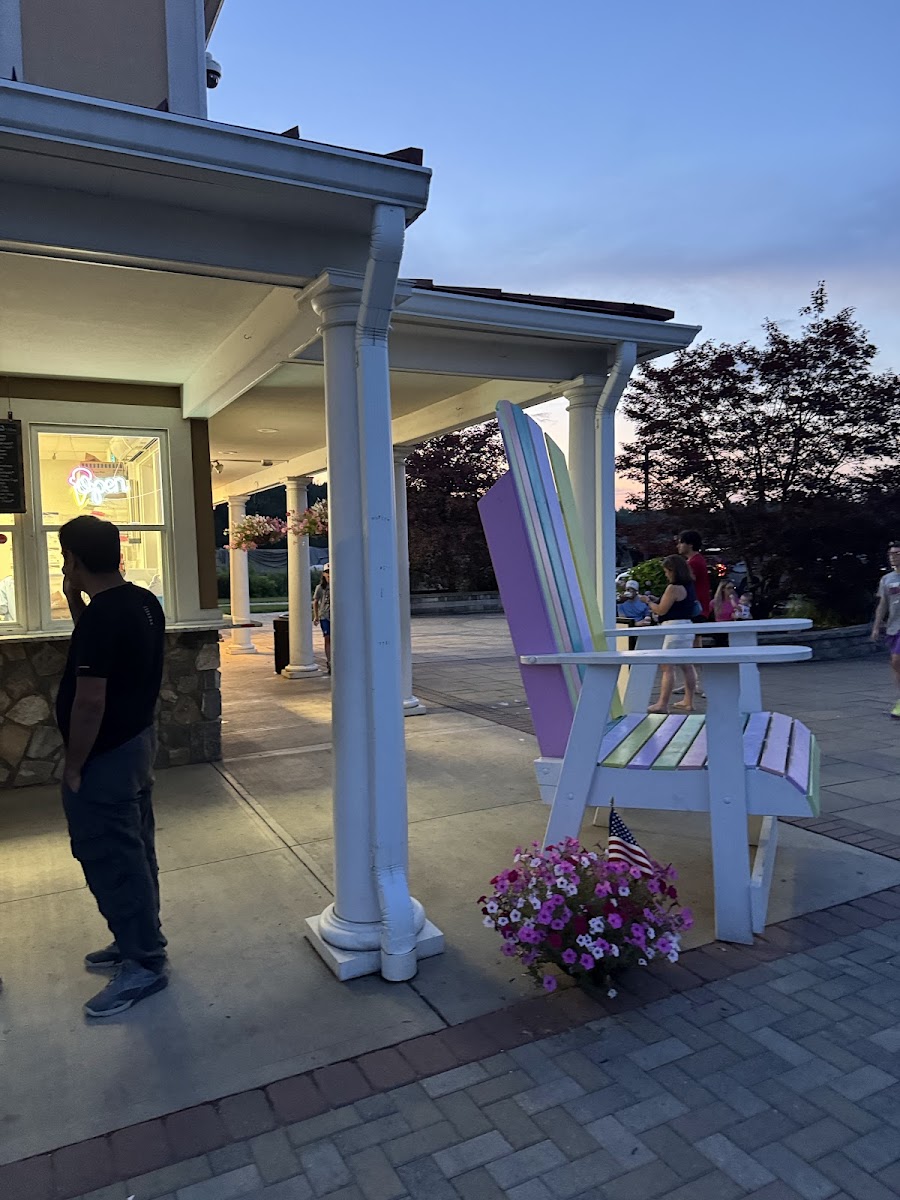 Scoops Ice Cream Shop At Hatch Materials Photos 2