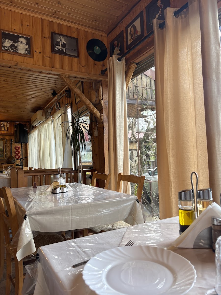 Sequoia Tavern Pera Pedi Photos 2