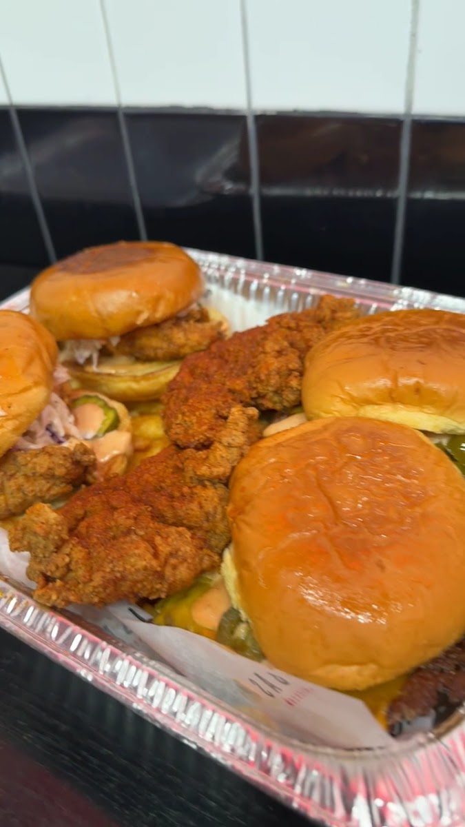 Simba's Hot Chicken (Markham Rd) Photos 9