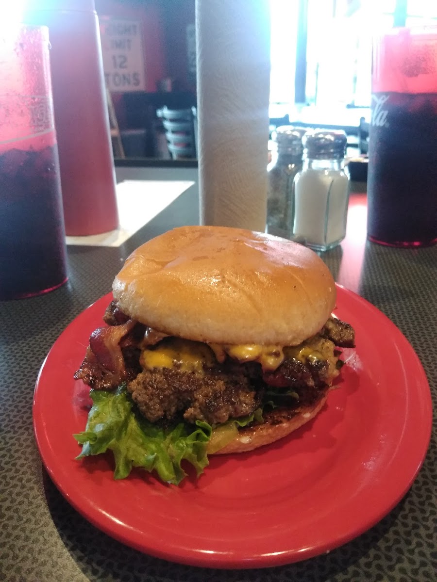 Smitty's Garage Burgers & Beer Photos 9