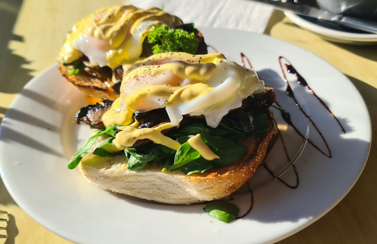Sneaky Beach Cafe Photos 9