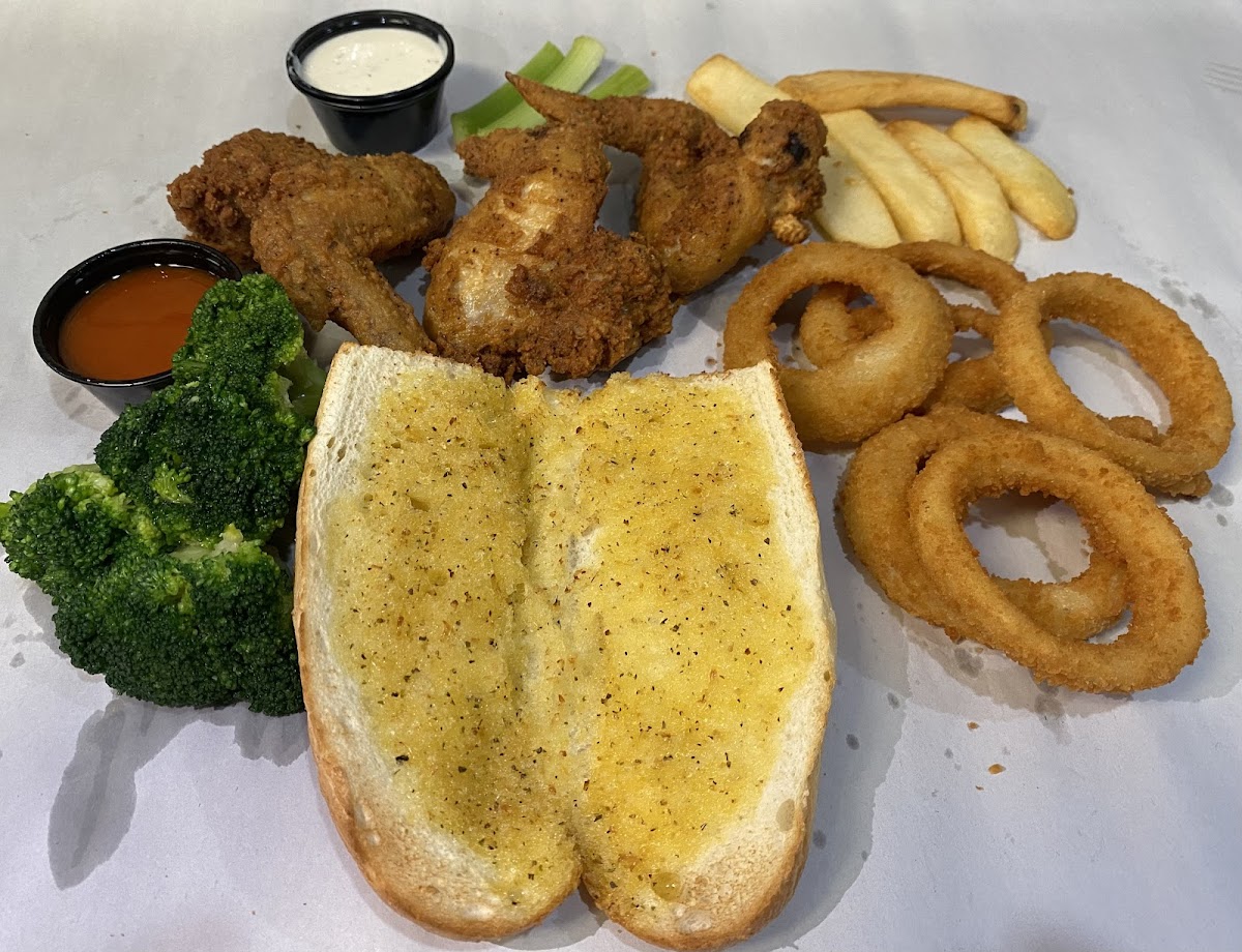 Stacy's Pizza And Wings Photos 2