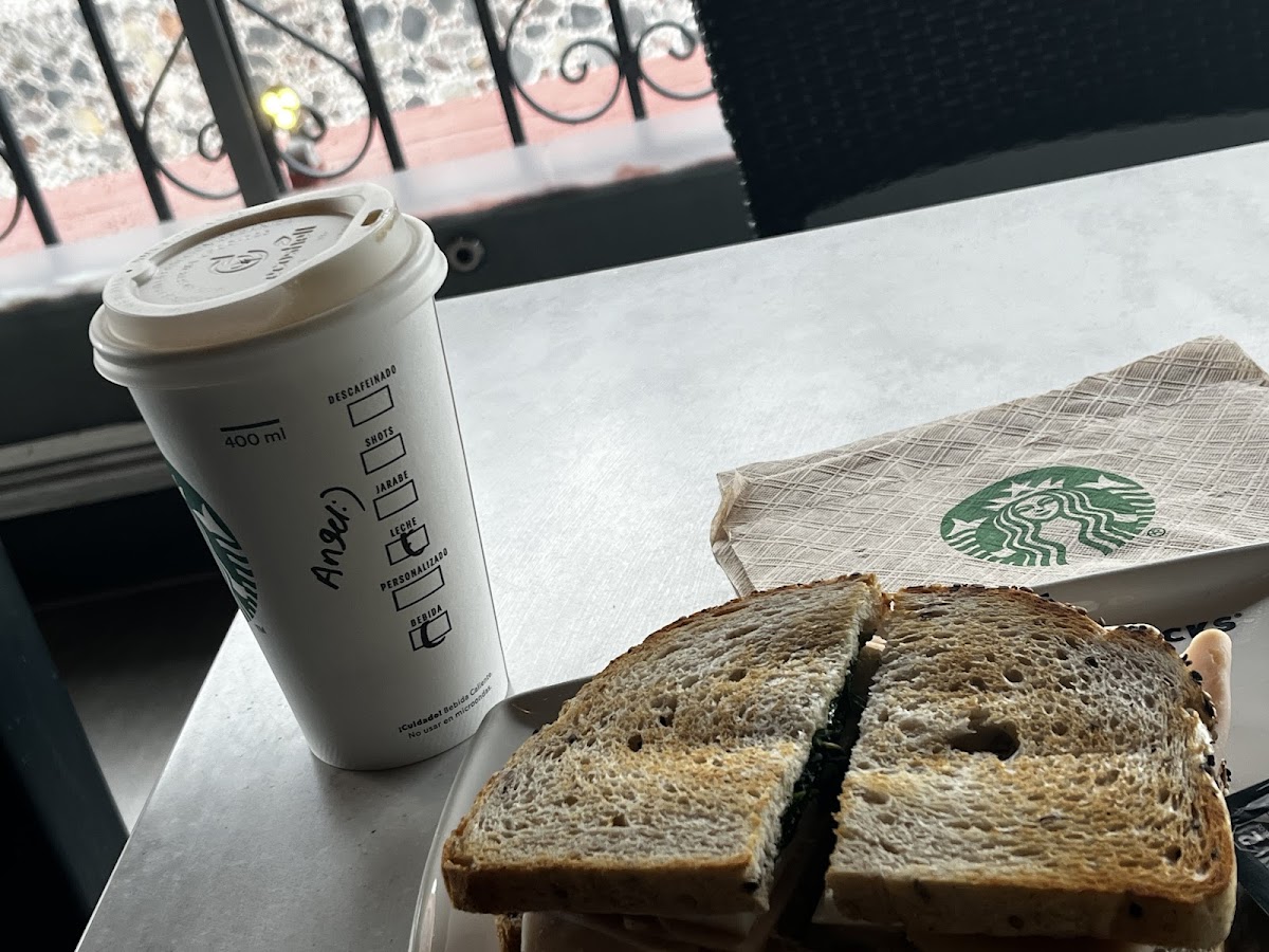 Starbucks Cuernavaca Centro Photos 2