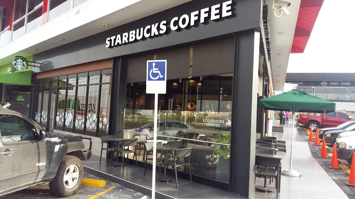 Starbucks Plaza Los Robles