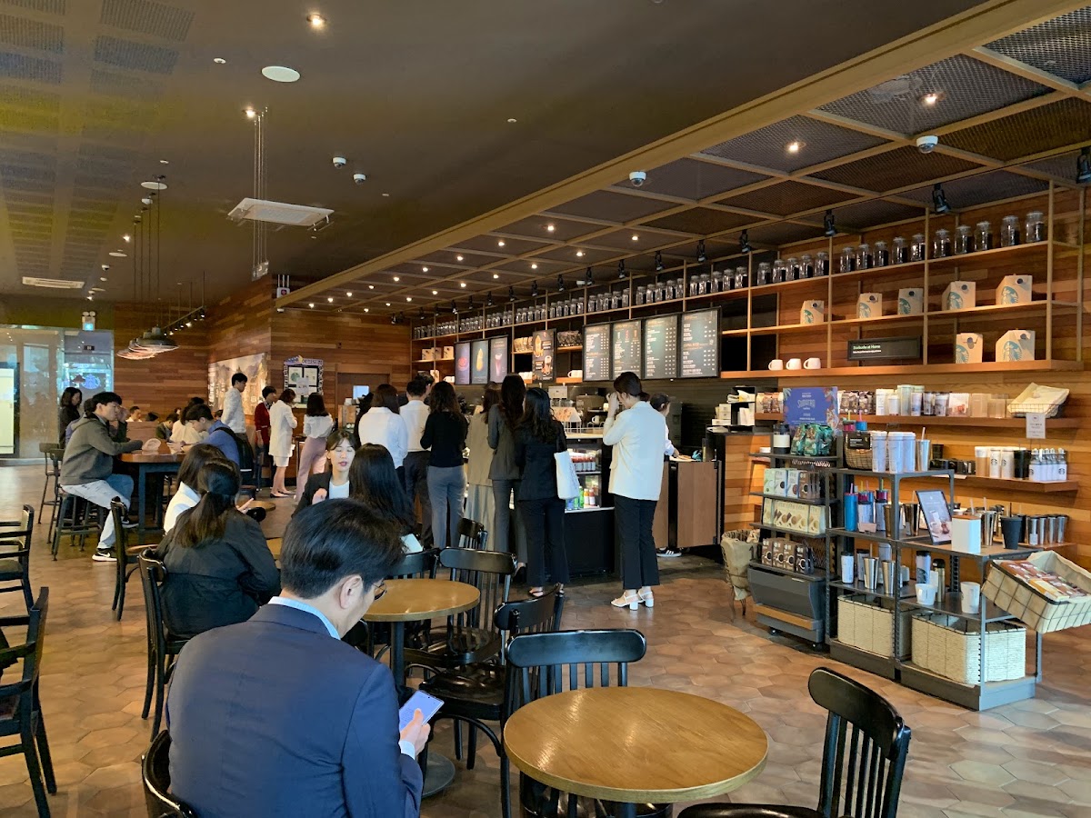 Starbucks Yeouido Photos 2