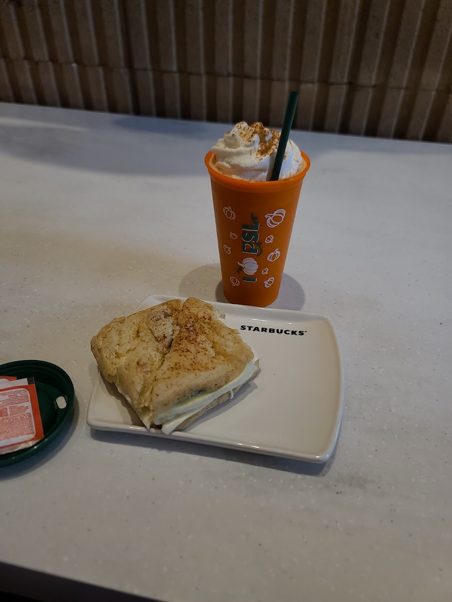 Starbucks Zapopan Centro Photos 9