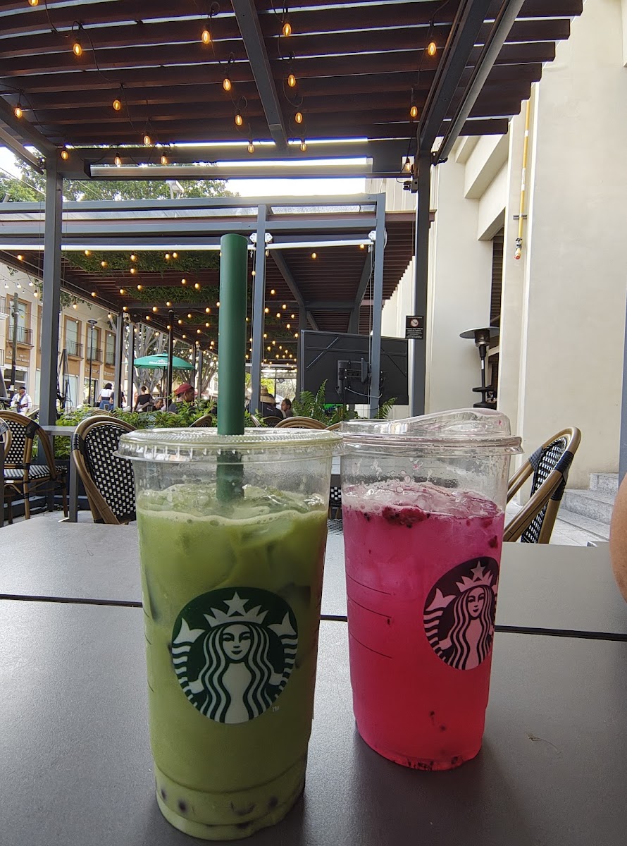 Starbucks Zapopan Centro Photos 2
