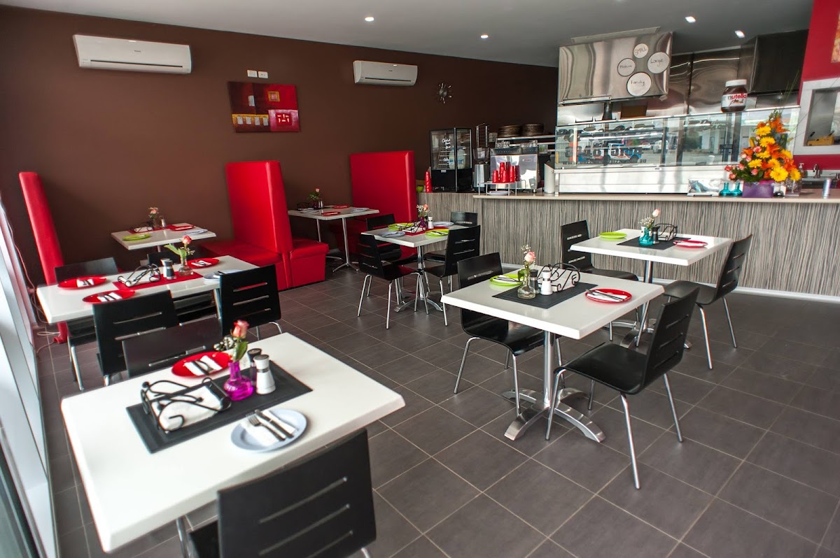 Straya Cafe And Pizzeria Caroline Springs