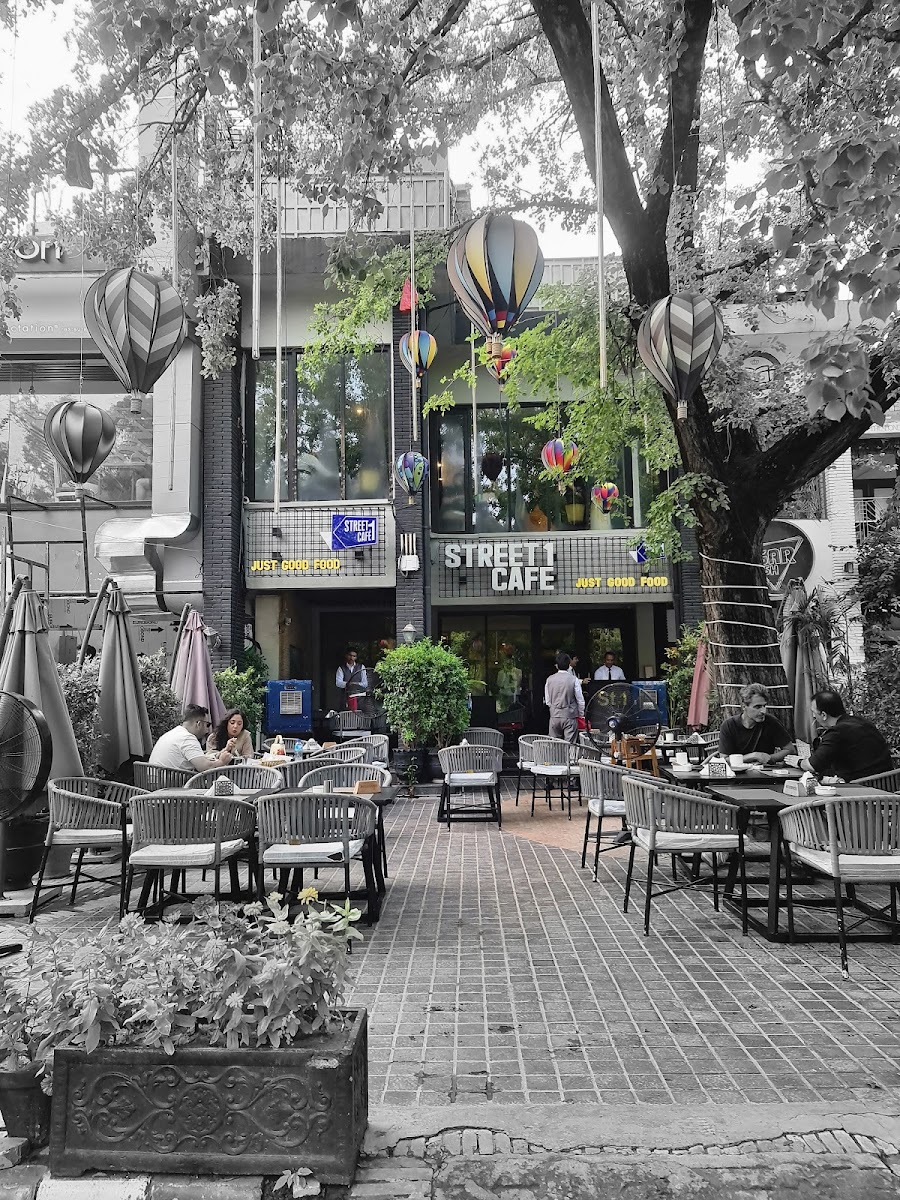 Street 1 Cafe