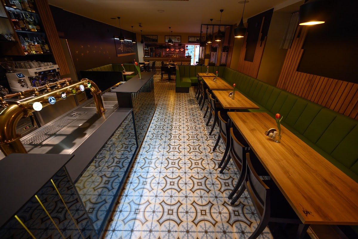 Suzie's Steak House & Pub