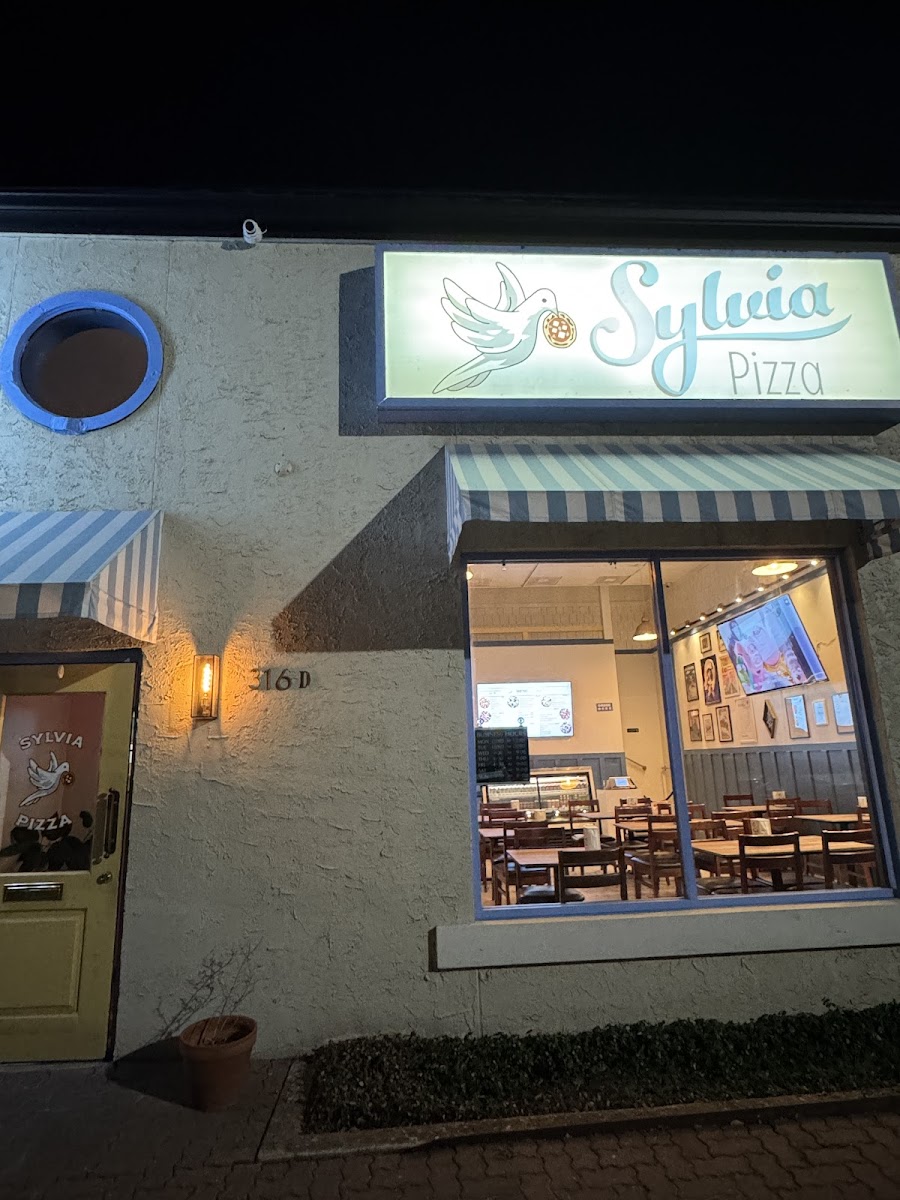Sylvia Pizza Photos 2