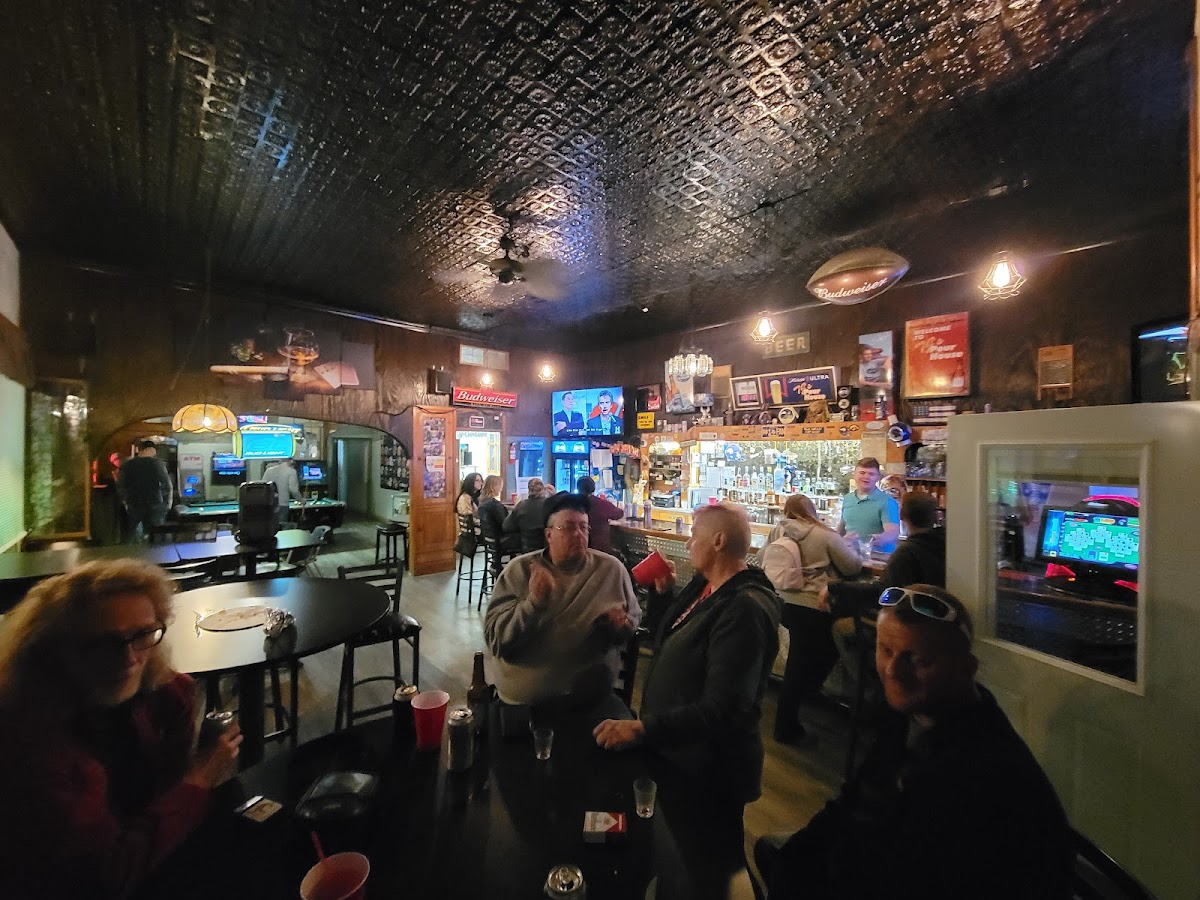 T J's Pour House Photos 2
