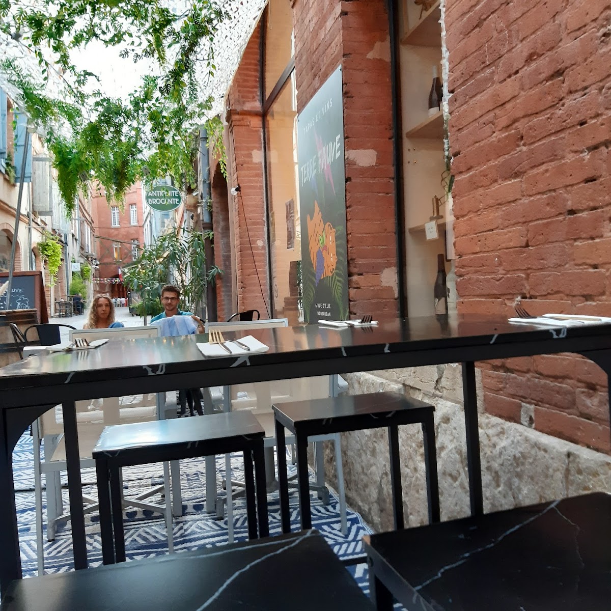 Tapas Et Vins Terre Fauve