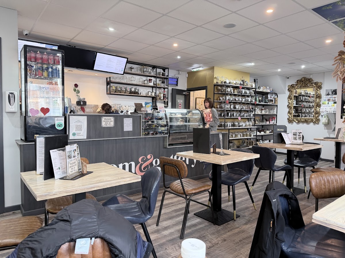 Tea Amantes Tearoom & Gallery Photos 9