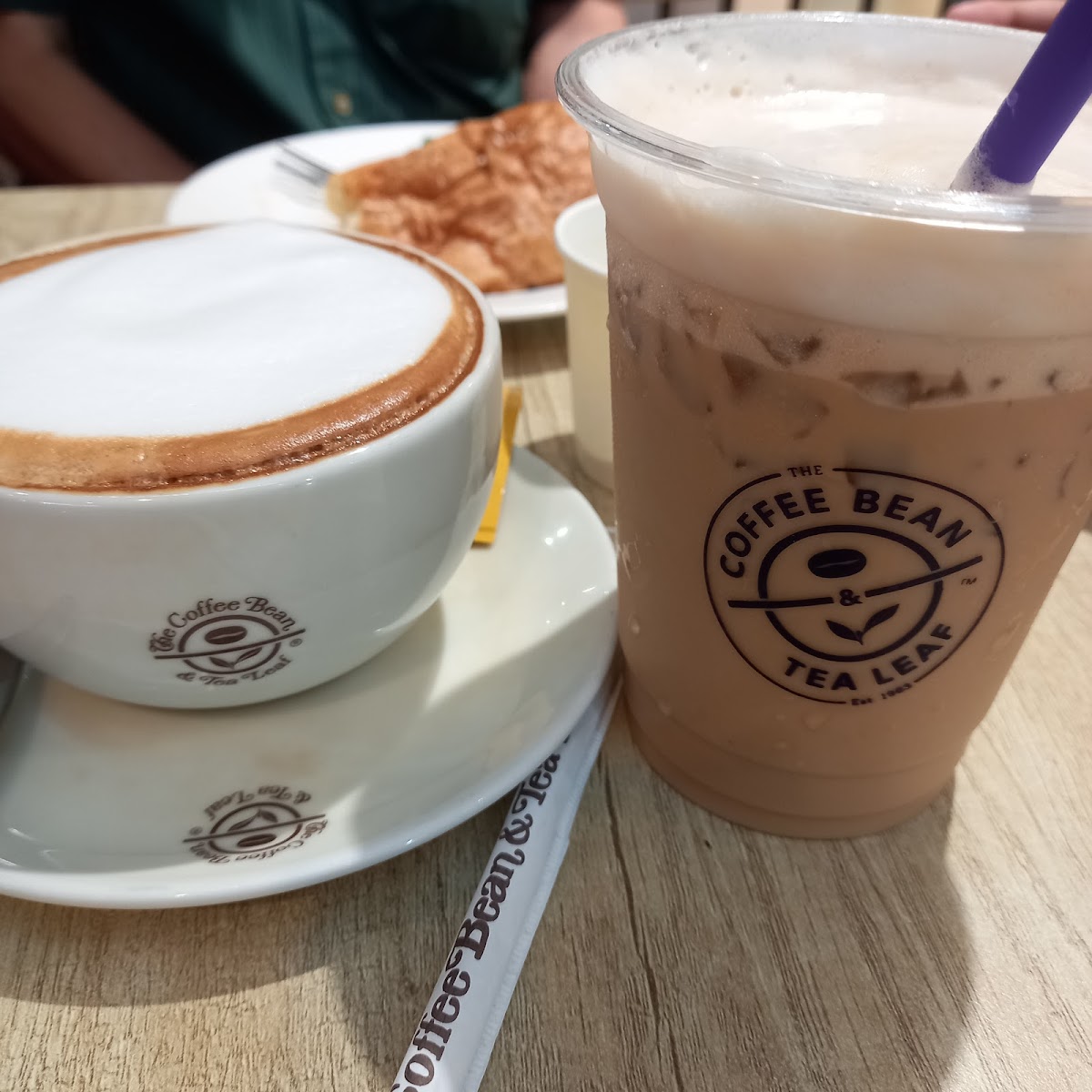 The Coffee Bean & Tea Leaf - Transmart Rungkut Photos 2