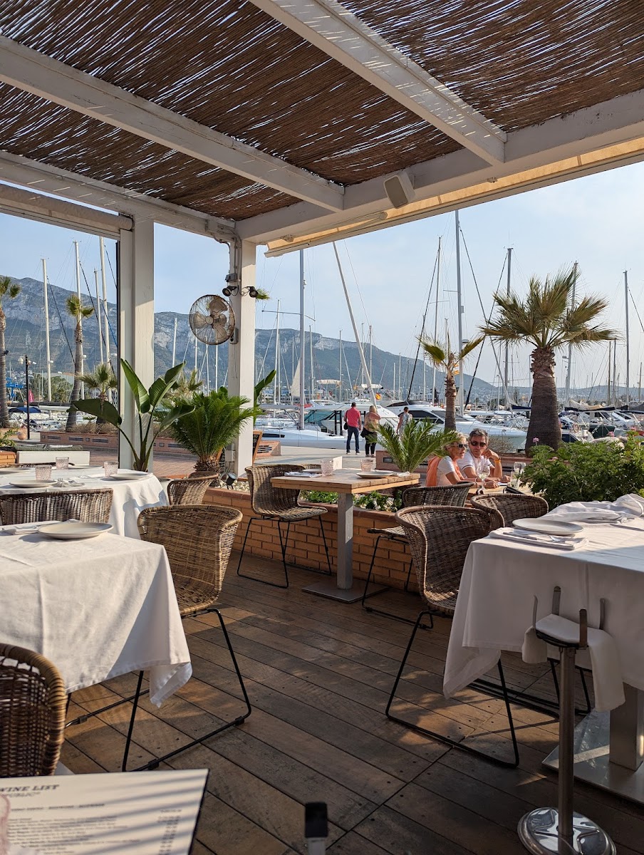 The Food And Lounge Bar