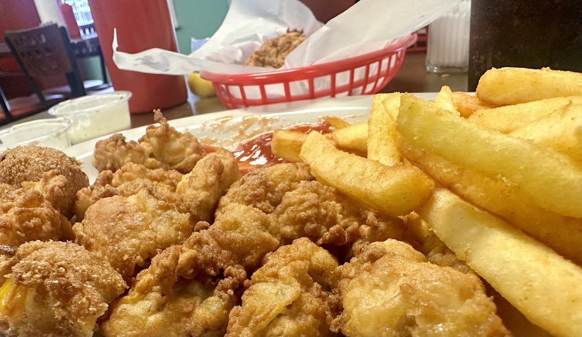 The Locals Seafood & Grill Photos 9