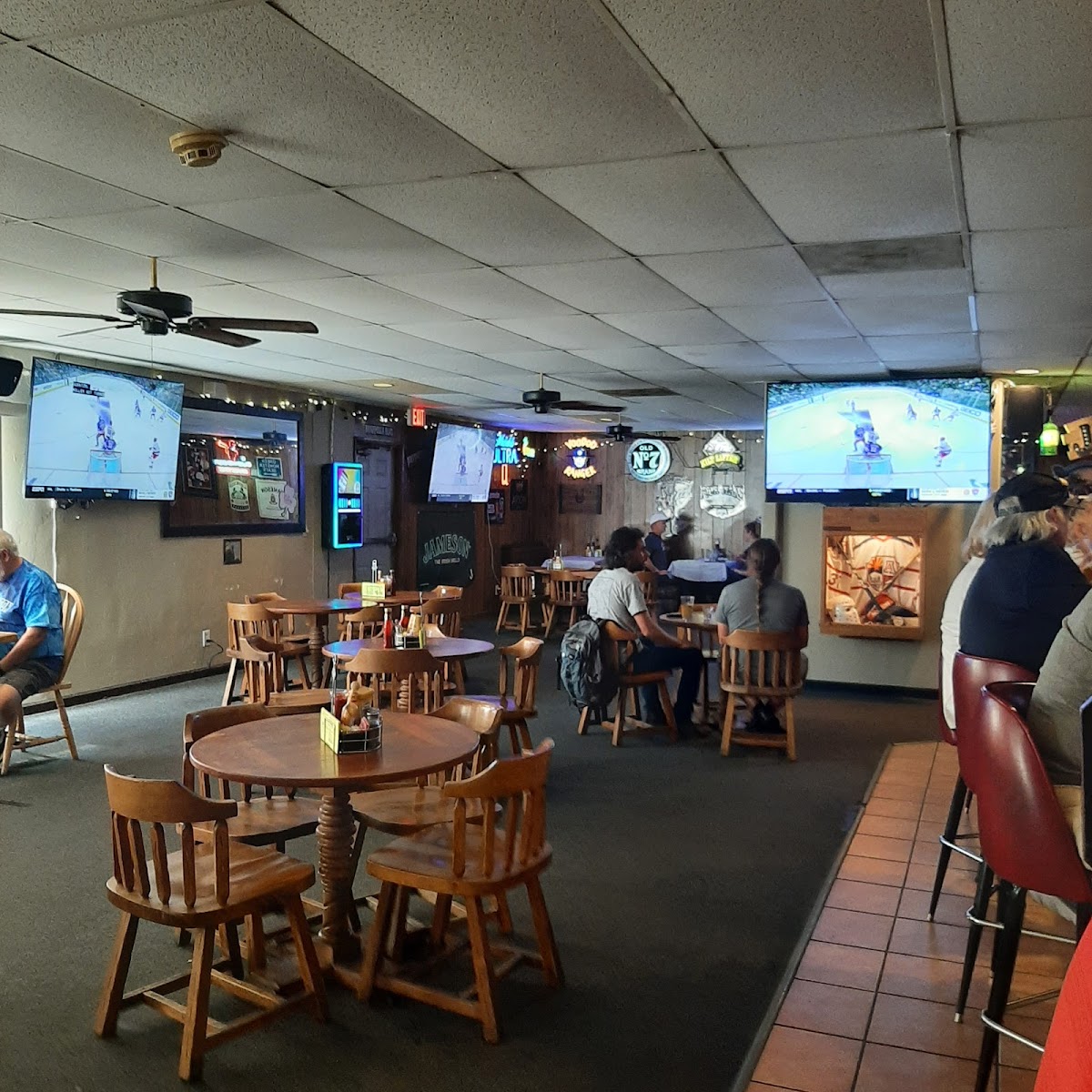 Thirsty's Neighborhood Grill Photos 2