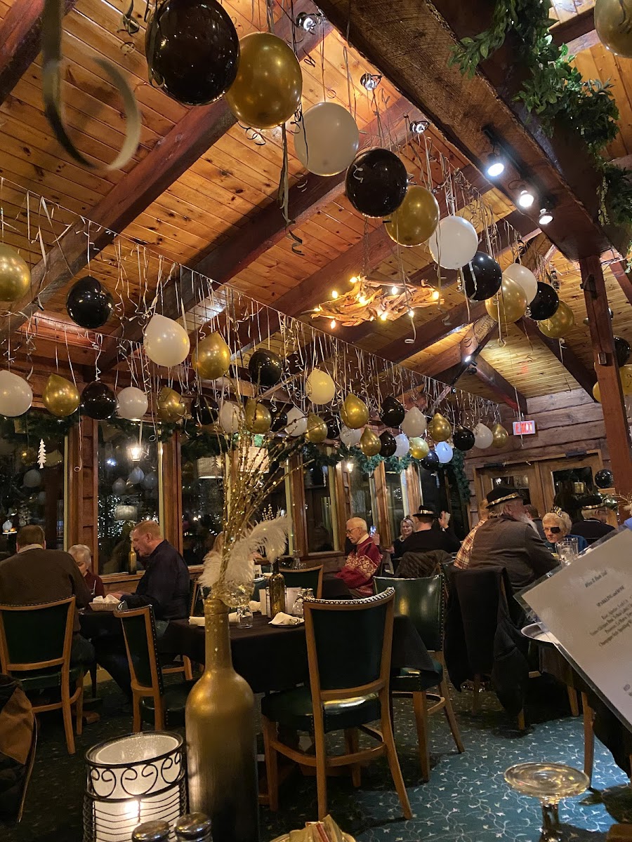 Three Coins Dining Room At Holiday Acres Photos 2