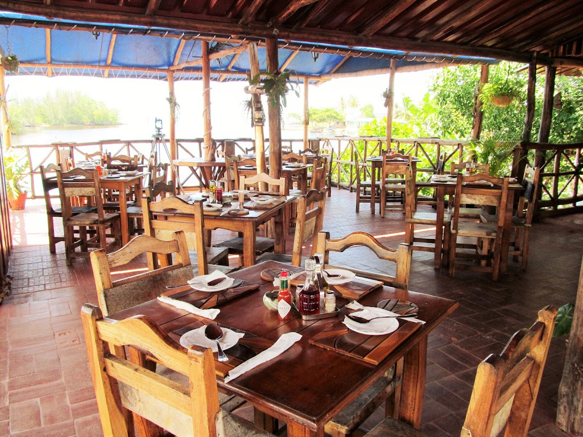 Tiki Bahia De Cochinos
