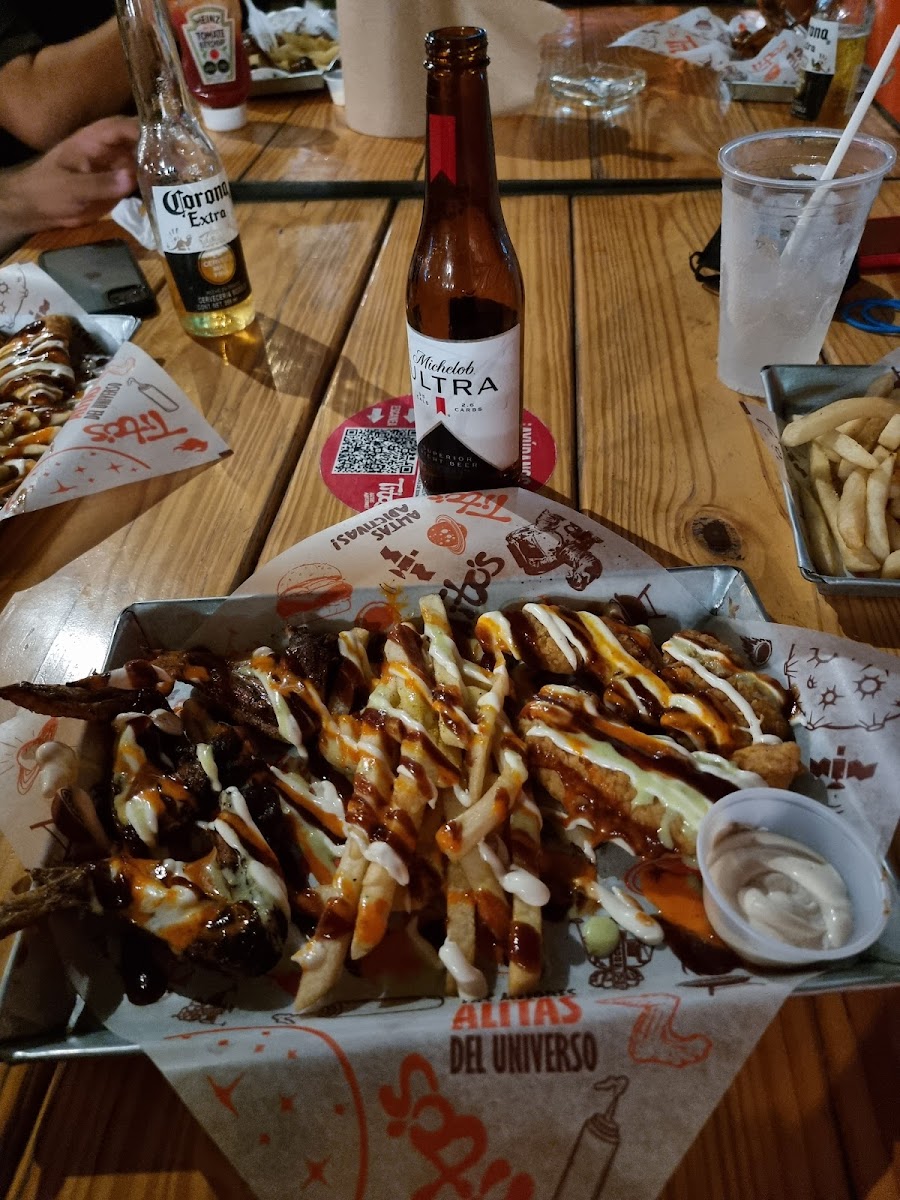 Tito’S Alitas Adictivas Photos 2