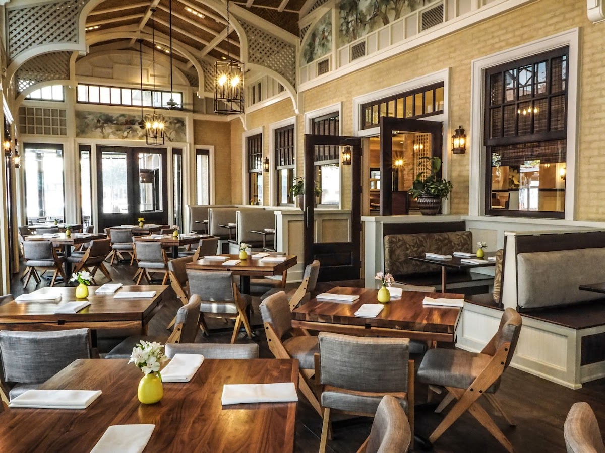 Tommy Bahama Restaurant & Bar