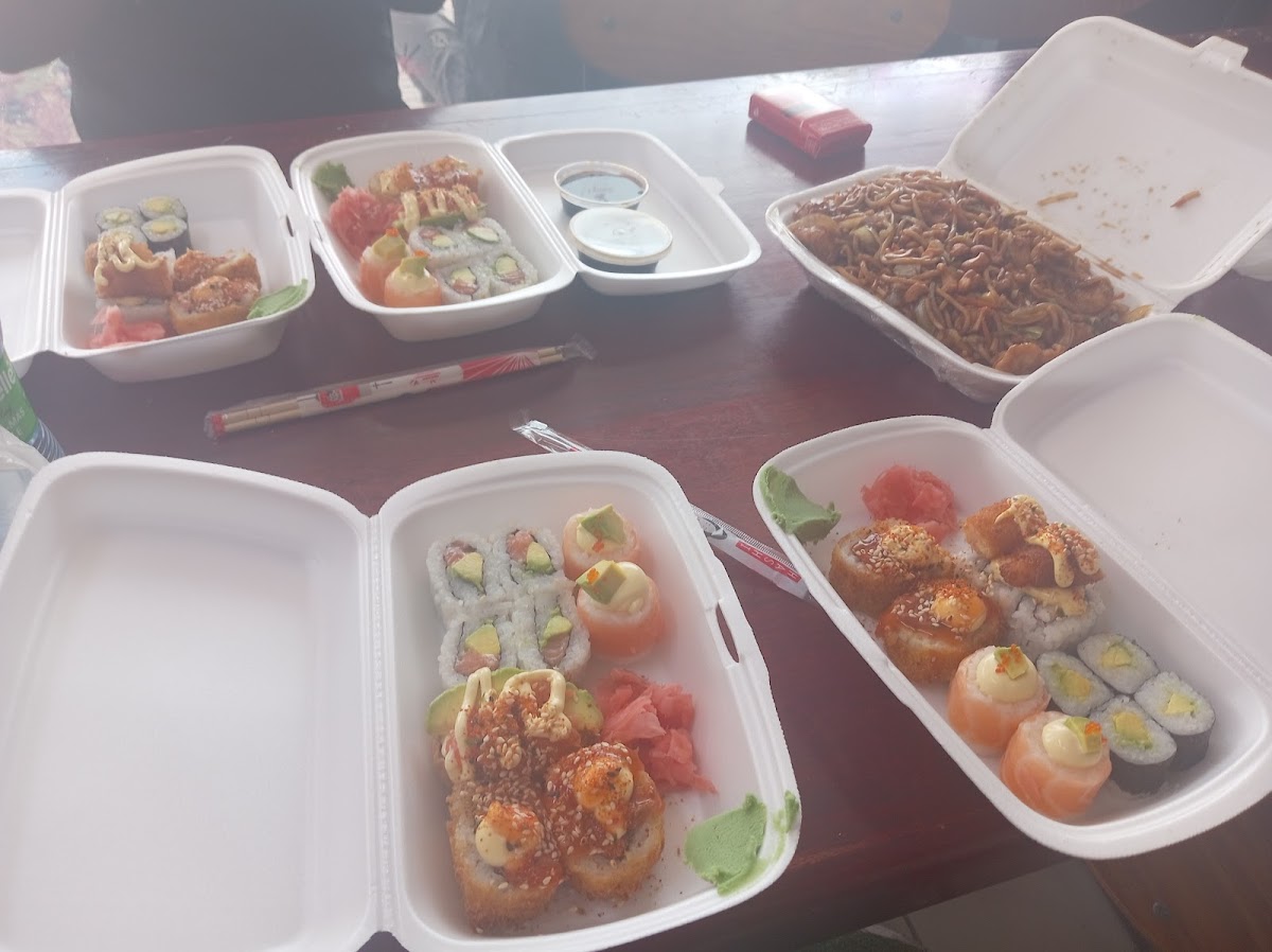 Tommy's Sushi & Thai Photos 2