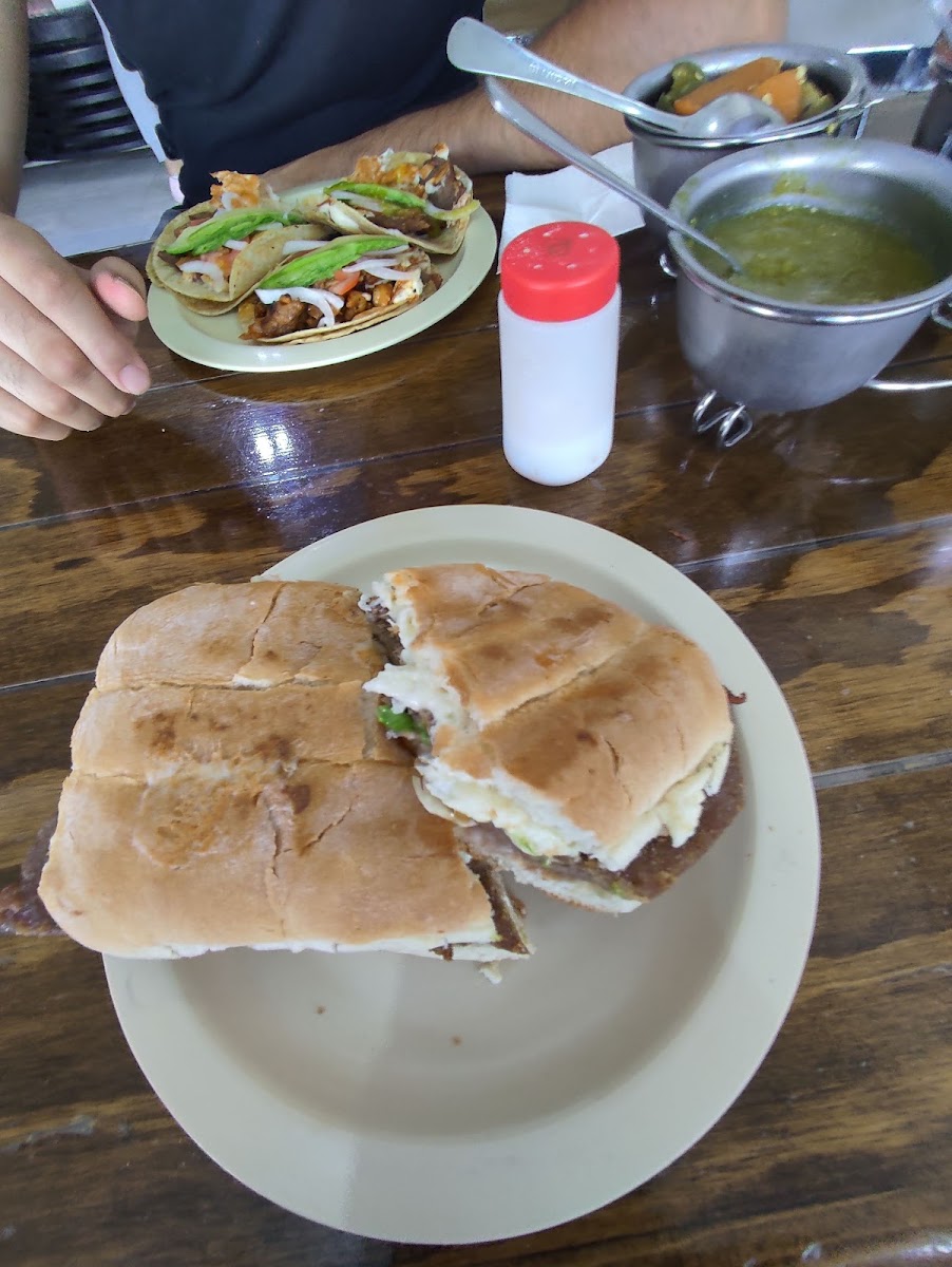 Tortas Y Flautas Aguayo