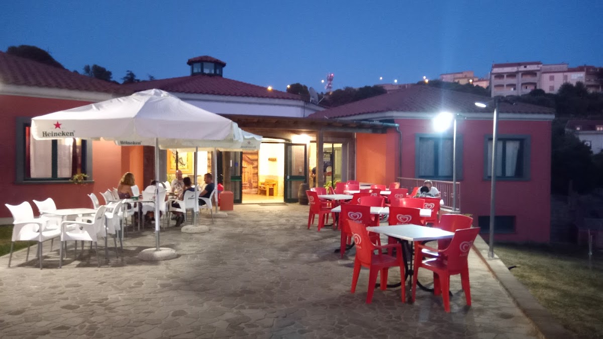 Trinity Saloon Di Tore Piras
