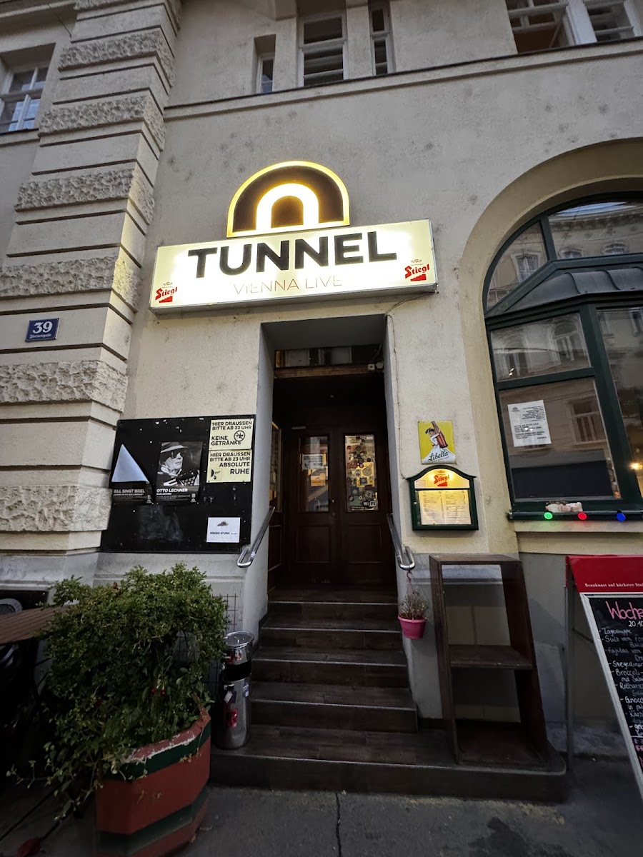 Tunnel Vienna Live