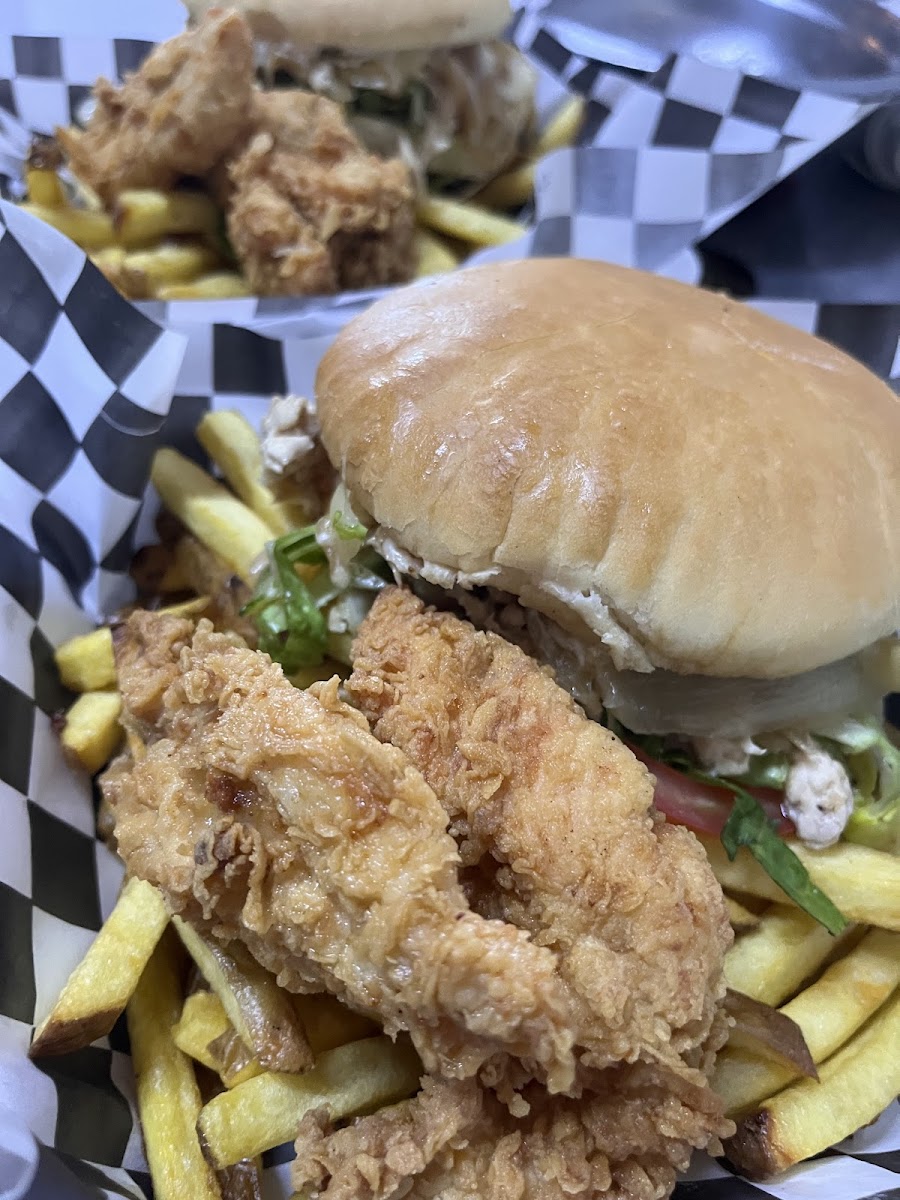 Tutto's Grill Quisco Norte - No Somos Troncos Grill Photos 9