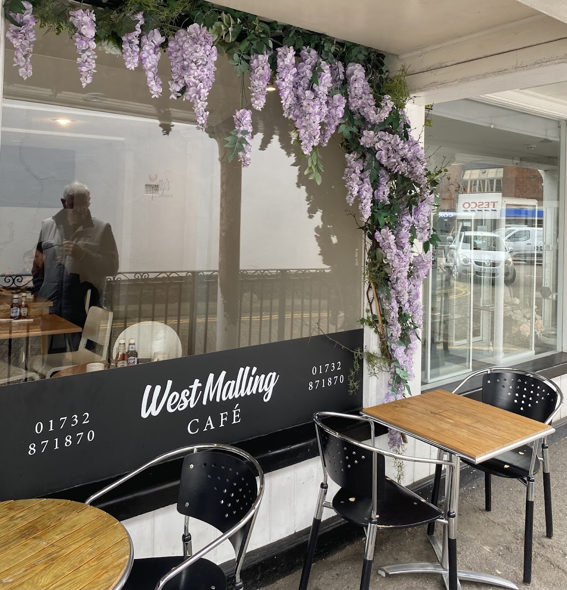 Tuttys - The West Malling Café