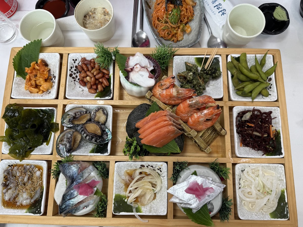 Twins Raw Fish Restaurant Photos 2