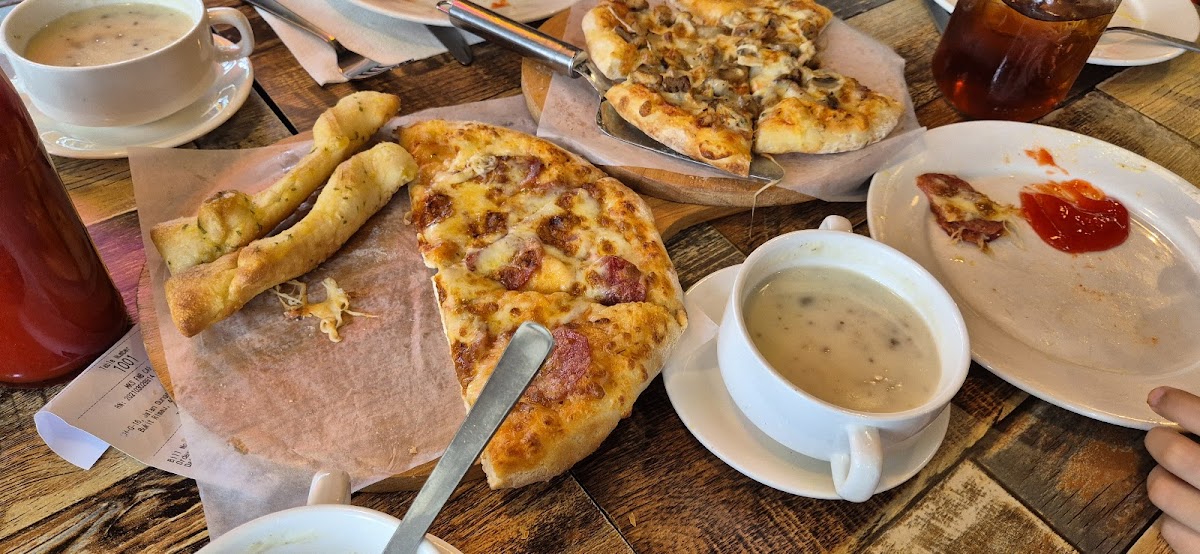Us Pizza - Kota Kemuning Photos 2