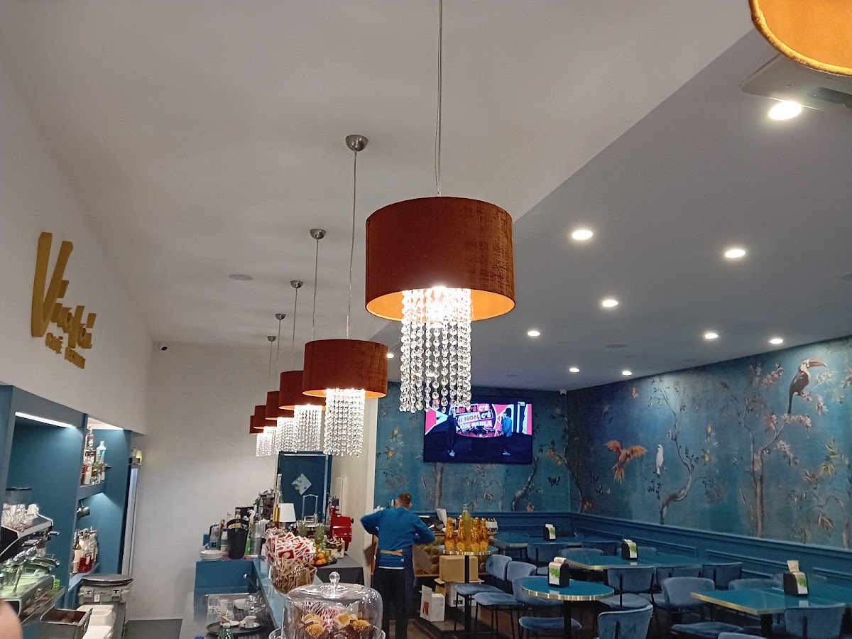 Via Vai Cafè Bistrot - Lounge Bar - Ristorante