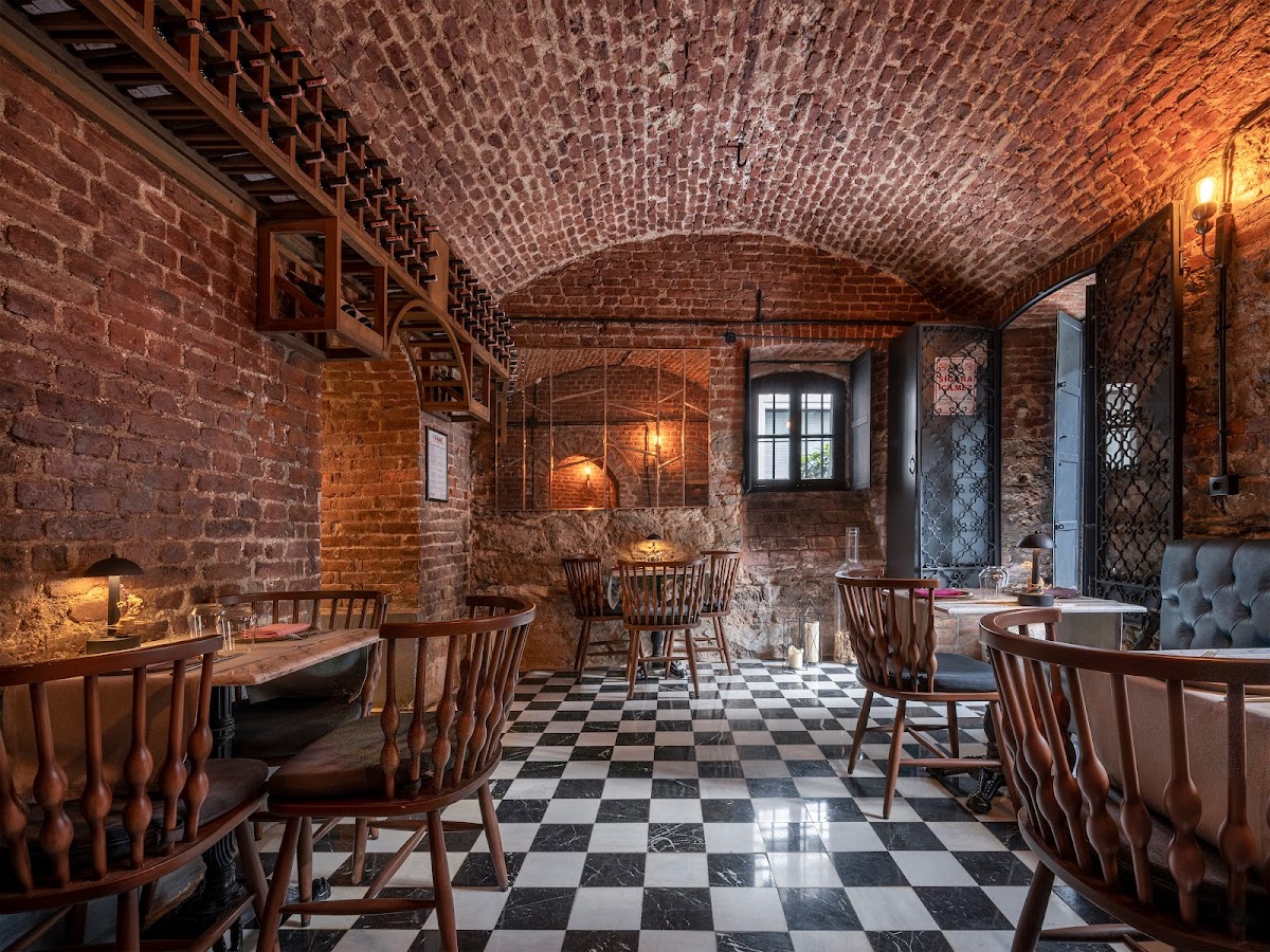 Vigneron Wine House