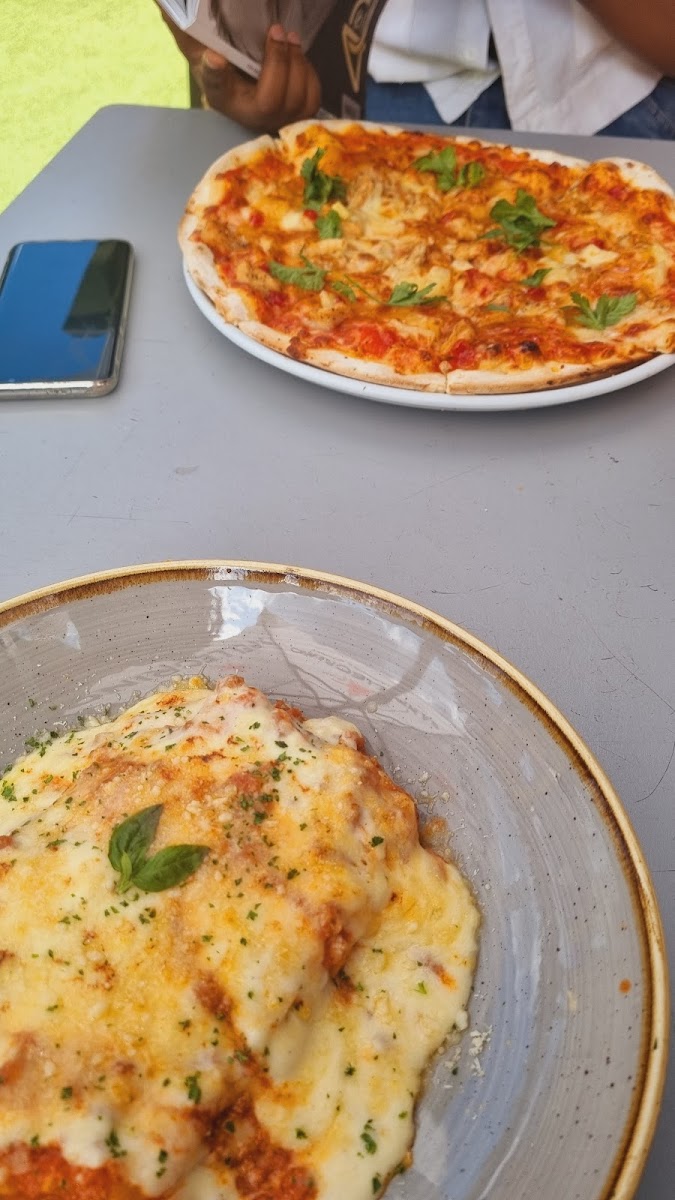 Villa San Giovanni Family Pizzeria & Fine Dining Restaurant Photos 9