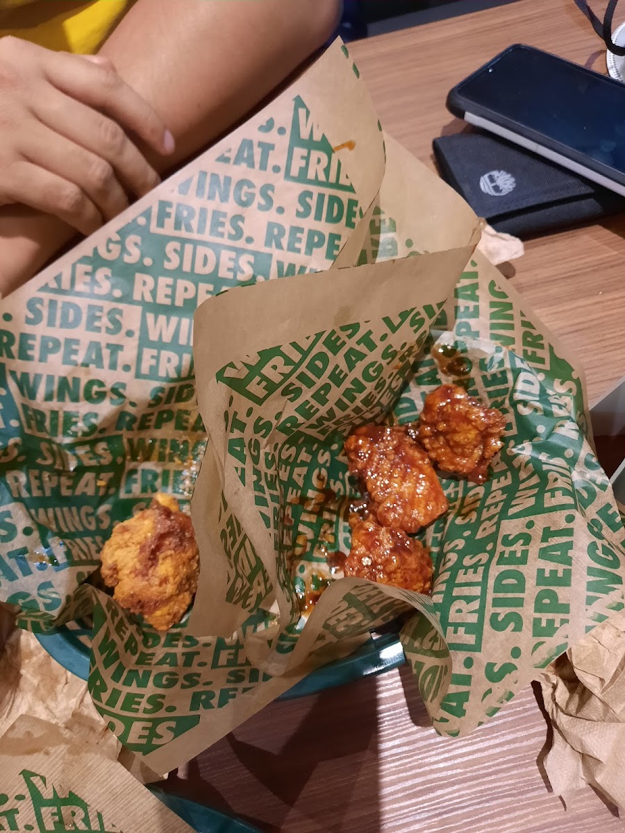Wingstop Portal Centenario Photos 9