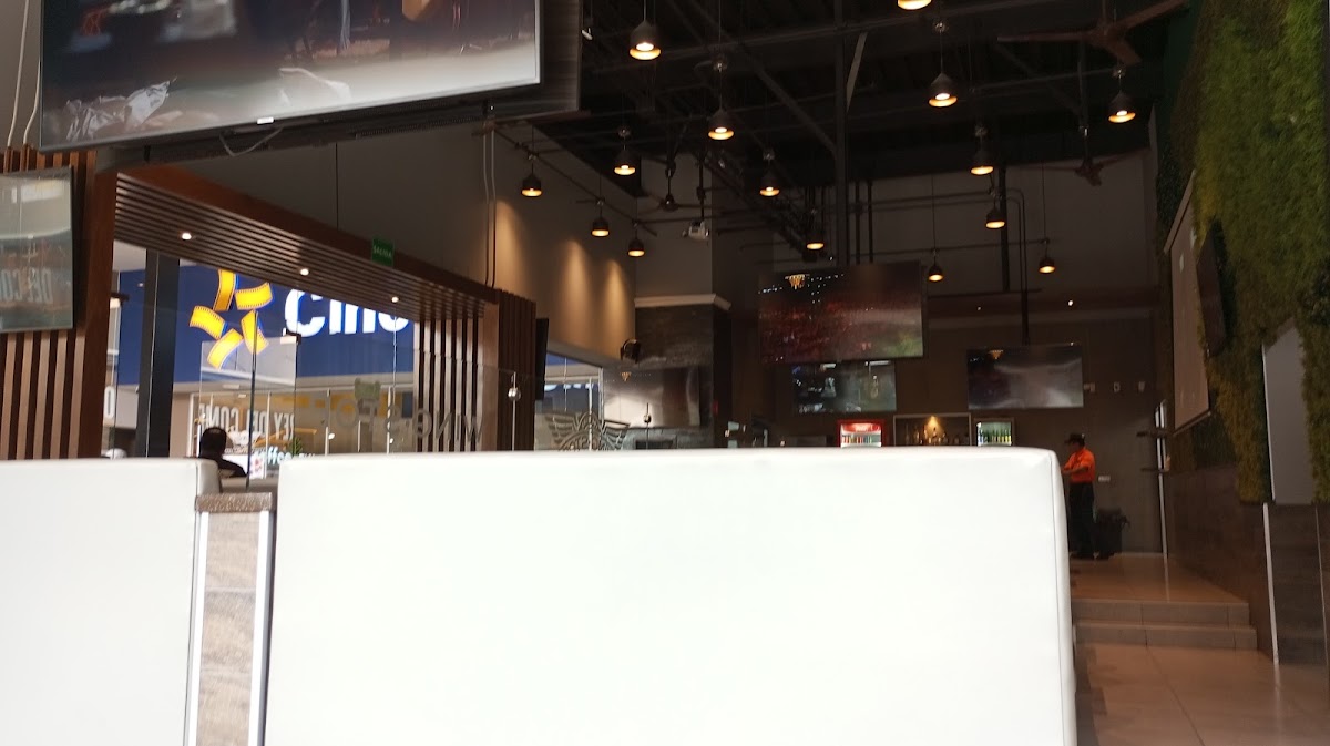 Wingstop Portal Centenario Photos 2