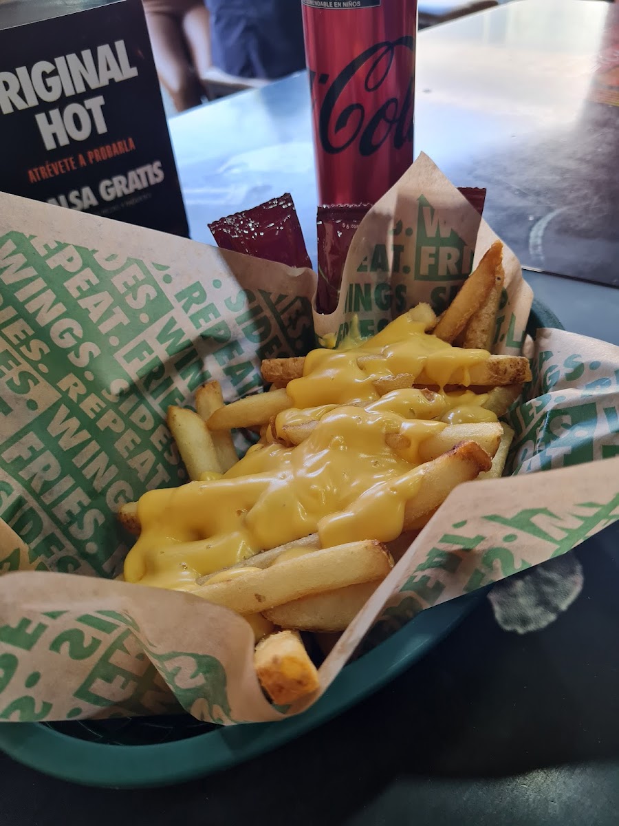 Wingstop Tecnoparque Photos 9