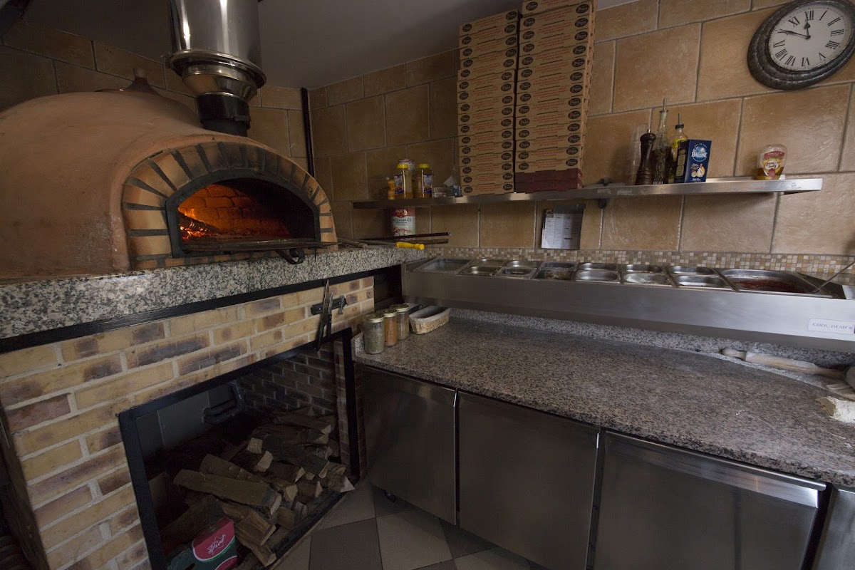 Wood's Pizza